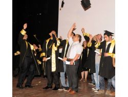 Dicle Edebiyat Mezunları Kep Fırlattı