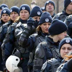 EMNİYET'İN TRAFİK ŞUBELERİNDE GÖREVLİ 4 BİN POLİS YOLA İNİYOR!!