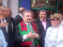 ZEYBEK'ten KASET YORUMU