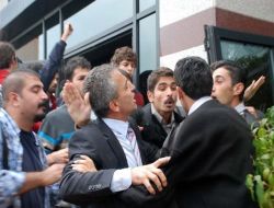 Üniversite Camları Kıran Öğrenciler Hakkında Soruşturma Başlatıldı