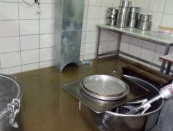 DİNAR'DA SAĞANAK YAĞIŞ