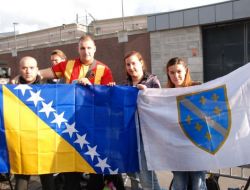 Lahey’deki Bosnalılar Sevinç Gösterileri Yaptı