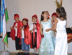 Taşkent'te Minik Türk Öğrencilerinden Renkli Okuma Bayramı