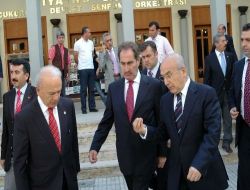 Nazım ve Kaya'nın mezarları