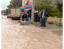 KÜTAHYA'DA AKŞAM YAĞMURU