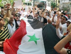 Beşar Esad Taraftarı Gurup Kaldıkları Otellerin Önünde Sloganlar Attıktan Sonra Ülkelerine Gitmek Üzere Antalya'dan Ayrıldı