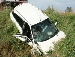 Su Kanalına Uçan Araçta 2 Kişi Yaralandı