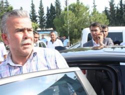 Ak Parti Milletvekili Adayları Taşlı Sopalı Saldırıya Uğradı (2)