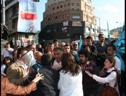 Ak Parti Seçim Aracına Saldırdılar..