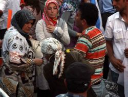 Mitingte Nükler Karşısı Pankart Açmaya Çalışan Kadın Göz Altına Alındı