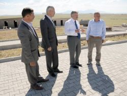 Vali Kahraman, Sokak Hayvanları İçin Yapılan Barınakları Ziyaret Etti