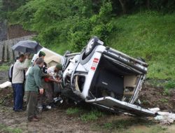 Çarşıbaşı'nda Kontrolden Çıkan Araç Takla Attı: 2 Yaralı