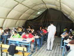 Simav Körfez Dershanesi Depreme Rağmen Eğitime Çadırlarda Devam Ediyor