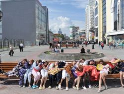 Üniversite Öğrencileri Aniden Sokak Ortasına Uyuyakaldı