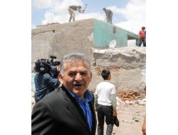 Davul Zurna Eşliğinde Gecekondularını Yıktılar