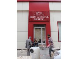 Madımak’a 'Sivas İl Özel İdaresi Bilim Ve Kültür Merkezi' Tabelası Asıldı