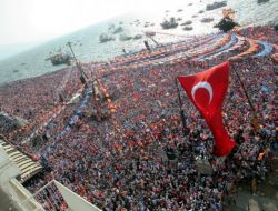 İzmir Mitinginde Tarihi Kalabalık
