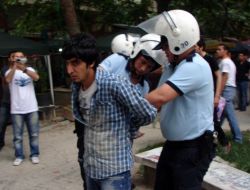 Denizli’de Bdp'lilerin Eyleminde Arbede Yaşandı