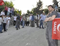 Haliç'e Asılan Erbakanlı Saadet Partisi Bayrağı Gerginliğe Sebep Oldu