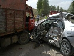 Van-hakkari Yolunda Trafik Kazası: 1 Kişi Öldü, 10 Kişi Yaralandı!