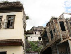 Kars'ın Tarihi Ayakta Zor Duruyor