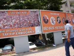 MERSİN’DEKİ KORSAN AFİŞLER