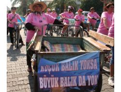 Küçük Çocuk İle Yaşlı Kadın Bisiklet Sürerek Çevreye Dikkat Çekti