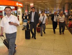 Oy Kullanmak İçin Geldiler..