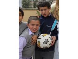 12 Yaşındaki Çocuk 10 Yaşındaki Arkadaşını Bıçaklayarak Öldürdü