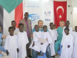 Gönüllü Sağlıkçı Sudanlı Çocukların Sünnet Sevincine Ortak Oldu