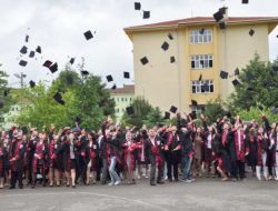 Terme Meslek Yüksekokulu’nda Mezuniyet Sevinci