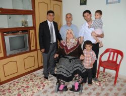 Yürüyemeyen Kadına Başkan Yardım Etti