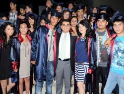 Başkan Tütüncü, Liselilerin Mezuniyet Töreninde Şiir Okudu