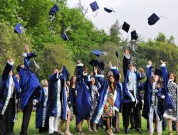 Okü Üçüncü Dönem Mezunlarını Verdi