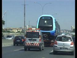 Metro Vagonları 'Trafiğe' Çıktı