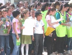 Öğrenciler İlçenin Çöpünü Topladı