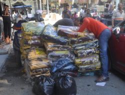 Sınırdaki Suriyelilere Battaniye Ve Ekmek Yardımı Yapıldı