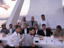 İzmir'de Roman Vatandaşlara Tekne Turu