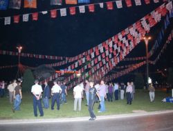 Ak Partililer İle Chp'liler Arasında Bayrak Gerginliği