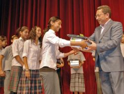 Başkan Öztürk’ten Genç Tiyatroculara Ödül