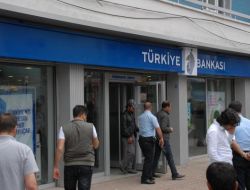 Ağrı'da Bankaya Ses Bombası Atıldı