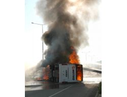 Metro Turizme Ait 61 S 0886 Plaka Nolu Otabüs Yandı