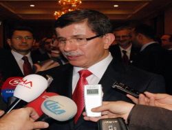 Dışişleri Bakanı Ahmet Davutoglu Hollanda Temaslarını Lahey'de Basına Değerlendirdi