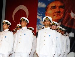 Deü'den İlk Gemi Makine İşletme Mühendisleri Mezun Oldu