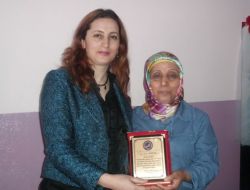 Kız Meslek Lisesi Öğrencileri Yılın Annesini Seçti