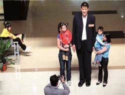 Çin'in En Uzunu İnternette Eş Arıyor