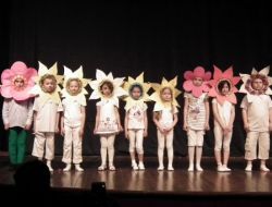 Drama Kursuna Katılan Minikler, Sahnede Büyüklere Taş Çıkarttı