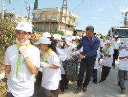 Toroslar'da Öğrenciler Sokakları Temizledi