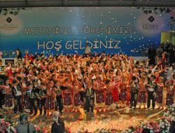 Miniklerden Büyük Mezuniyet Töreni