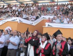 Kızıyla Birlikte Kazandığı Üniversiteyi Birincilikle Bitirdi